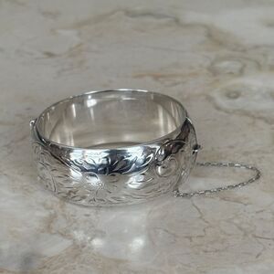Vintage 925 Sterling Silver Floral Engraving 1” Wide Hinged Cuff Bracelet